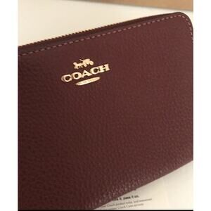 Coach Double Zip Burgundy Pebbled Leather Wristlet Women’s EUC